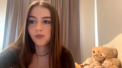 Snapshot of little_anioneta chatting on October 21, 2025, 3:07 am Catherine online show from October 21, 2025, 3:07 am