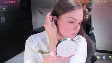 Snapshot of little_bambii_ chatting on January 6, 2025, 12:13 pm Eva online show from January 6, 2025, 12:13 pm