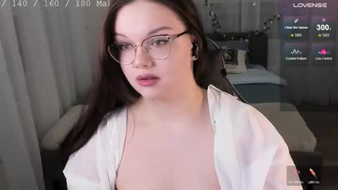 Snapshot of little_bambii_ chatting on October 20, 2025, 5:57 pm Eva online show from October 20, 2025, 5:57 pm