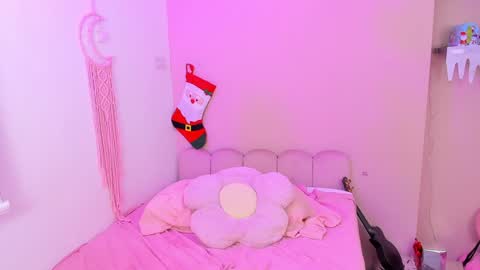 Snapshot of little_effy18_ chatting on December 24, 2024, 3:27 am Little Effy online show from December 24, 2024, 3:27 am