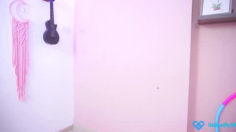 Snapshot of little_effy18_ chatting on February 3, 2025, 11:36 pm Little Effy online show from February 3, 2025, 11:36 pm