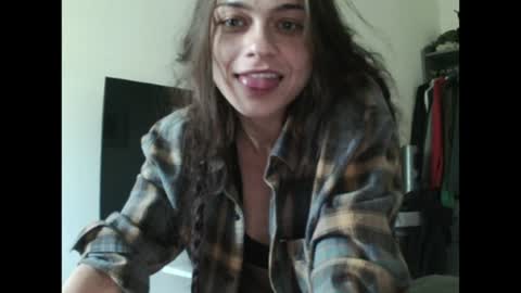 Kyra online show from May 19, 2026, 5:08 pm