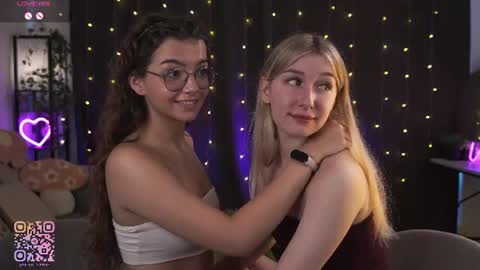 Snapshot of little_poetry chatting on June 21, 2026, 9:23 am Kiki online show from June 21, 2026, 9:23 am