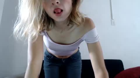 Snapshot of littlebell44 chatting on May 22, 2026, 2:01 pm sofia online show from May 22, 2026, 2:01 pm