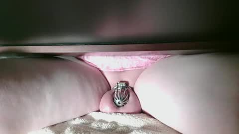 Snapshot of littleclitty247 chatting on September 20, 2025, 12:22 am Littlleclitty247 online show from September 20, 2025, 12:22 am