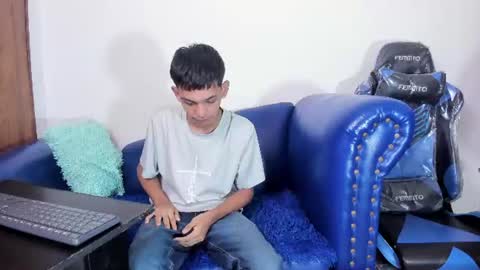 Snapshot of littlecum18 chatting on July 21, 2026, 12:29 pm Pipe online show from July 21, 2026, 12:29 pm