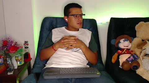 Manu online show from April 12, 2026, 2:49 am