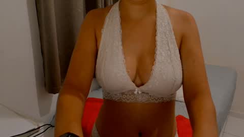 Snapshot of littledream20 chatting on October 19, 2025, 3:29 am LittleDream20 online show from October 19, 2025, 3:29 am