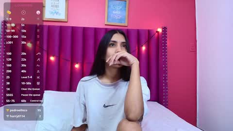 Snapshot of littlee_emilyy_ chatting on January 28, 2025, 2:53 am Emily online show from January 28, 2025, 2:53 am