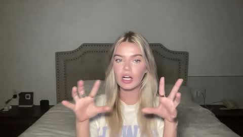 Marciabrady online show from November 19, 2025, 10:48 am