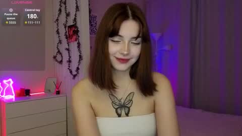 Snapshot of littlenight0wl chatting on November 5, 2025, 3:50 am Bella online show from November 5, 2025, 3:50 am