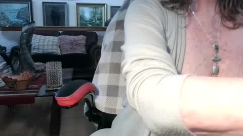 Snapshot of littlepistol chatting on October 15, 2025, 4:29 pm Miss D Shows Mon Wed Fri online show from October 15, 2025, 4:29 pm