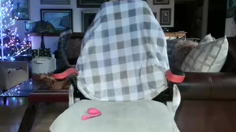 Snapshot of littlepistol chatting on November 15, 2025, 12:19 am Miss D Shows Mon Wed Fri online show from November 15, 2025, 12:19 am