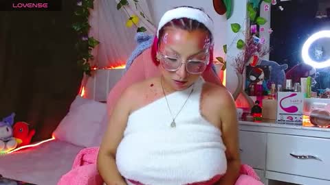 Snapshot of littlerouse_ chatting on November 1, 2025, 1:07 am Ruby Rouse online show from November 1, 2025, 1:07 am