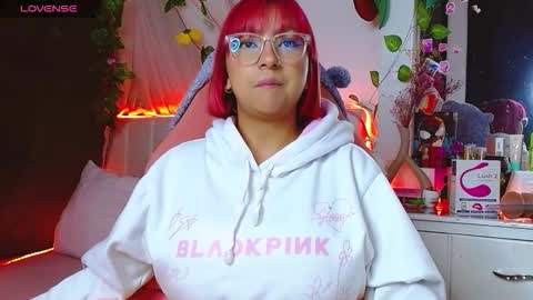 Snapshot of littlerouse_ chatting on November 12, 2025, 11:36 pm Ruby Rouse online show from November 12, 2025, 11:36 pm