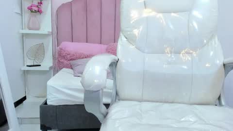 Snapshot of littlesofii chatting on October 1, 2025, 12:05 am sofii online show from October 1, 2025, 12:05 am