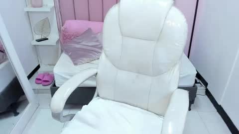 Snapshot of littlesofii chatting on October 6, 2025, 11:02 pm sofii online show from October 6, 2025, 11:02 pm