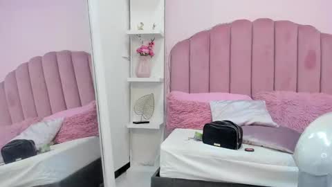 Snapshot of littlesofii chatting on October 20, 2025, 10:21 pm sofii online show from October 20, 2025, 10:21 pm