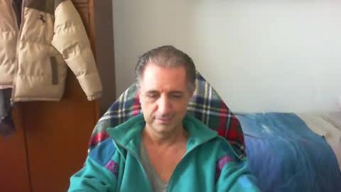 liuk53 online show from April 3, 2026, 1:42 pm