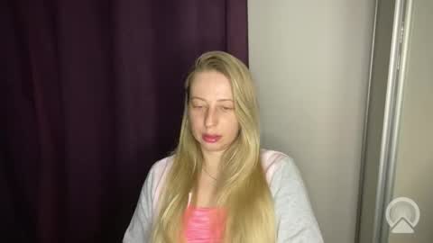 Snapshot of livandria chatting on May 17, 2026, 8:27 pm Livandria online show from May 17, 2026, 8:27 pm