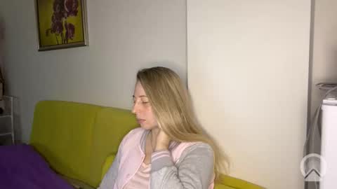 Snapshot of livandria chatting on May 21, 2026, 8:27 pm Livandria online show from May 21, 2026, 8:27 pm