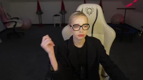 Snapshot of livehub054 chatting on December 15, 2025, 11:14 am Sheryl online show from December 15, 2025, 11:14 am