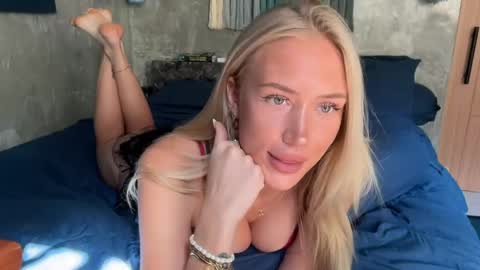 olivia online show from April 14, 2026, 1:22 am