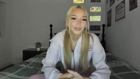 Snapshot of livvywinters chatting on May 5, 2026, 5:04 am Livvy online show from May 5, 2026, 5:04 am