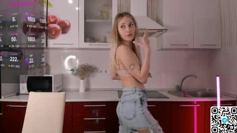 Snapshot of livyybosom chatting on May 4, 2026, 5:53 pm My name is Livy Nice to meet you Thumbs up please its important online show from May 4, 2026, 5:53 pm