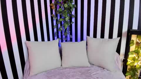 Liz  online show from January 13, 2026, 2:44 pm