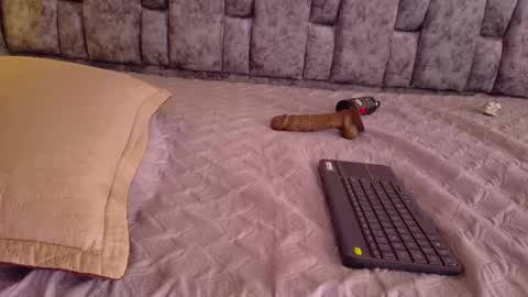  LIZBETH ROSS  online show from January 5, 2026, 5:27 pm