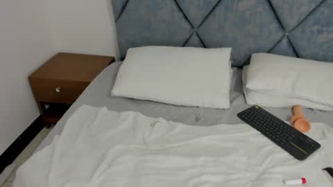 Snapshot of lizz_luna chatting on December 28, 2024, 1:38 pm lizz_luna online show from December 28, 2024, 1:38 pm