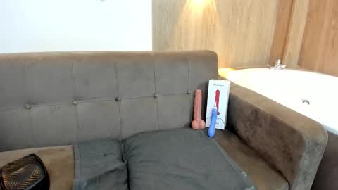 Snapshot of lizzie_williamss chatting on November 24, 2025, 3:28 am lizzie_williamss online show from November 24, 2025, 3:28 am