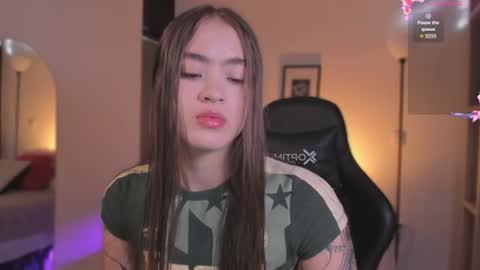 Snapshot of lizzycolins chatting on July 2, 2026, 1:06 pm Lizzy Colins online show from July 2, 2026, 1:06 pm