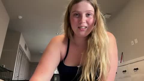Snapshot of lizzygetsbusy101 chatting on July 27, 2026, 4:19 am Lizzygetsbusy101 online show from July 27, 2026, 4:19 am
