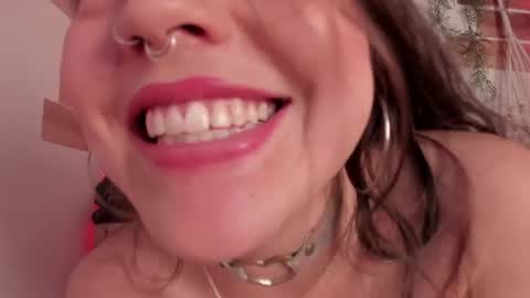 Llanna online show from April 17, 2026, 7:28 pm