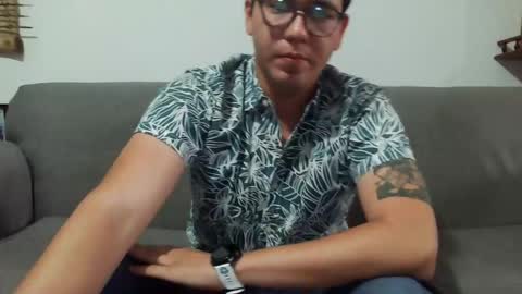 Lobo online show from April 12, 2026, 12:04 am