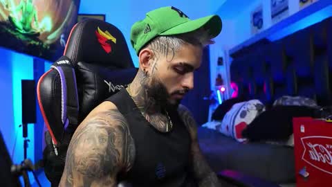 logan_hugh8 online show from February 7, 2026, 3:43 am