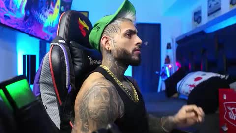 logan_hugh8 online show from February 10, 2026, 9:13 am