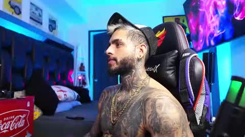 logan_hugh8 online show from March 2, 2026, 5:08 am