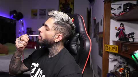 logan_hugh8 online show from April 9, 2026, 6:19 am