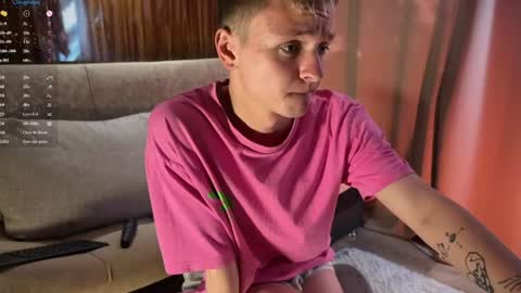 Snapshot of logan_mett chatting on June 15, 2026, 1:24 pm Logan online show from June 15, 2026, 1:24 pm