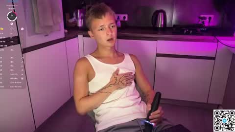 Snapshot of logan_mett chatting on July 1, 2026, 10:31 pm Logan online show from July 1, 2026, 10:31 pm