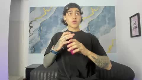 logan_peach5 online show from September 13, 2025, 10:59 am