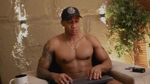 logan_varela online show from November 26, 2025, 12:17 pm