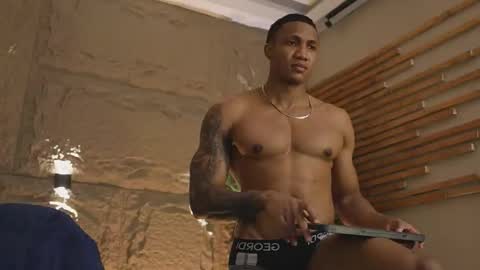 logan_varela online show from December 19, 2025, 11:01 pm