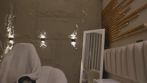 logan_varela online show from April 9, 2026, 4:34 pm