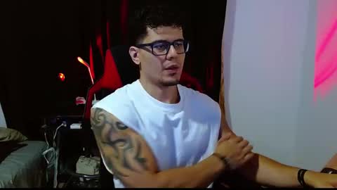 Snapshot of loganandrwz chatting on February 17, 2026, 12:51 am Loganandrwz online show from February 17, 2026, 12:51 am