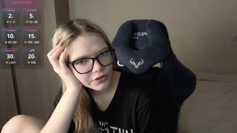 Snapshot of logandrive chatting on November 28, 2025, 1:47 pm Logan and Katana online show from November 28, 2025, 1:47 pm