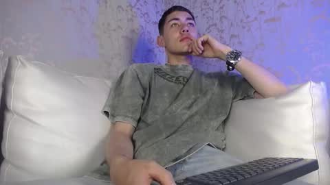 Loganfoster  online show from November 26, 2025, 8:21 pm